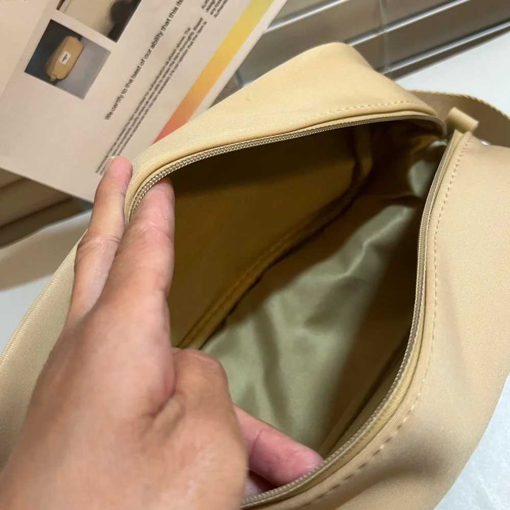 Burberry Hero Tan Toiletry Bag - Authentic COA Included - Picture 10 of 17